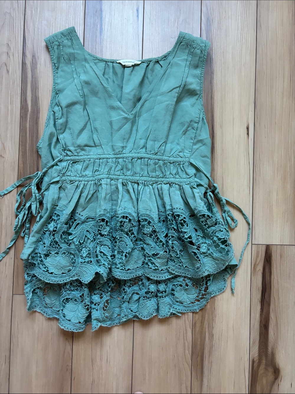 Women's Green Lace-Hem Sleeveless Top